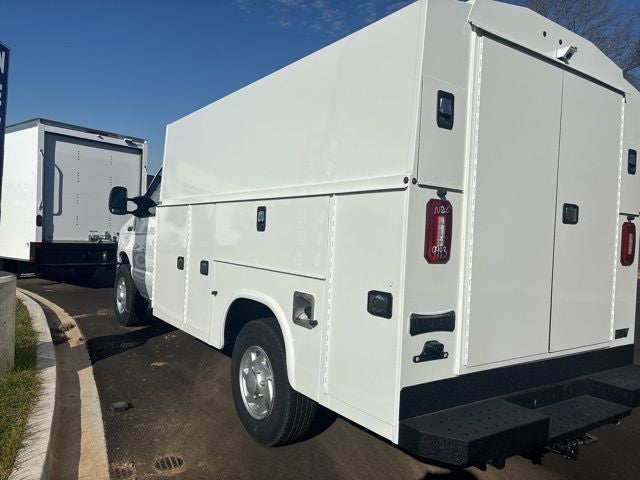2025 Ford E-350SD Cutaway