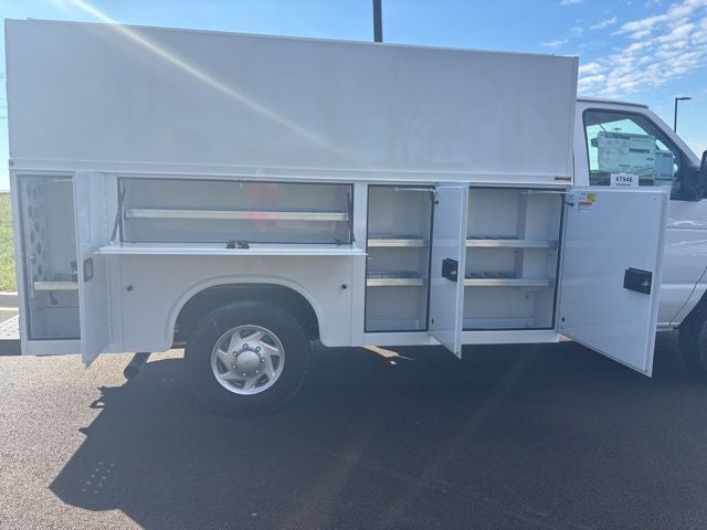 2025 Ford E-350SD Cutaway