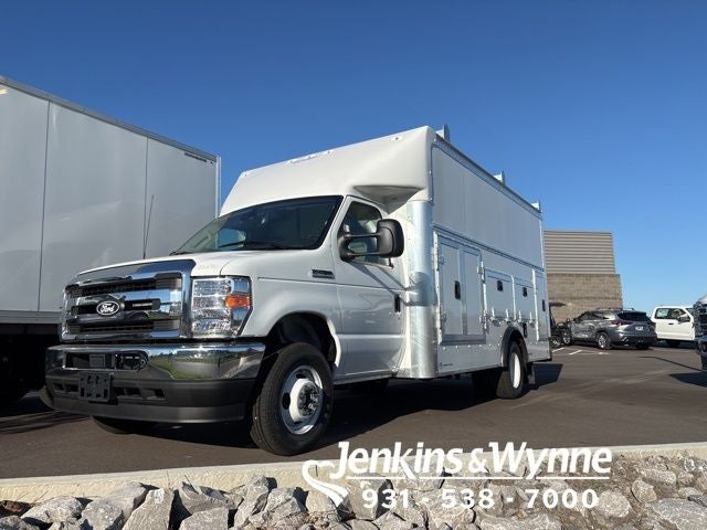 2026 Ford E-450SD DRW