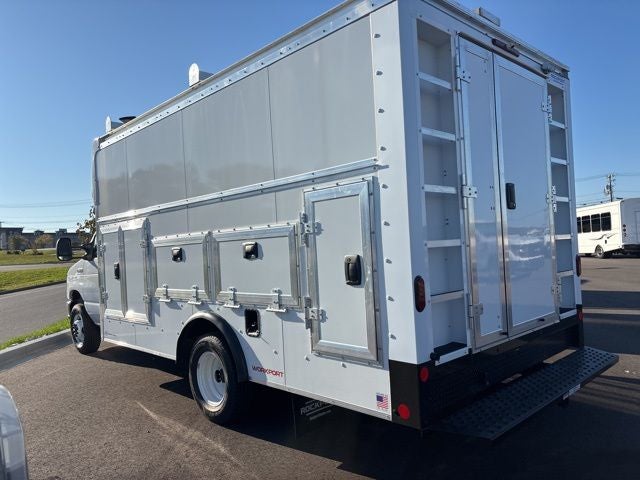 2026 Ford E-450SD DRW
