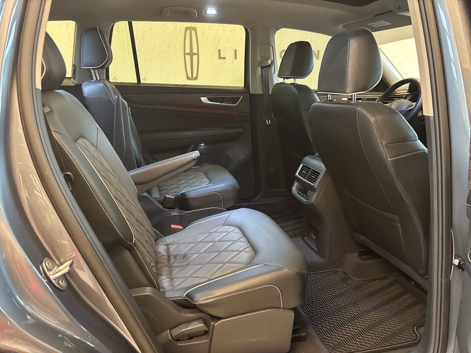 2024 Volkswagen Atlas 2.0T SEL Premium R-Line