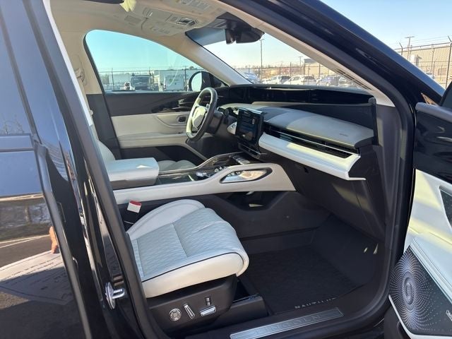 2024 Lincoln Nautilus Black Label