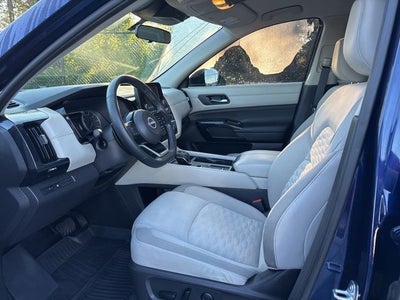 2022 Nissan Pathfinder SV