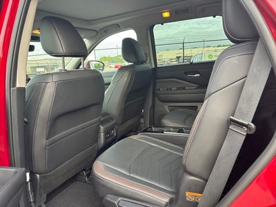 2024 Nissan Pathfinder Platinum