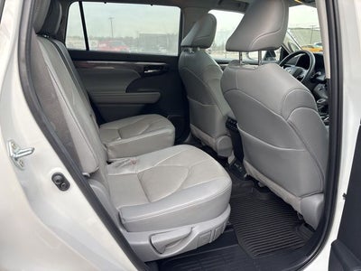 2022 Toyota Highlander Platinum