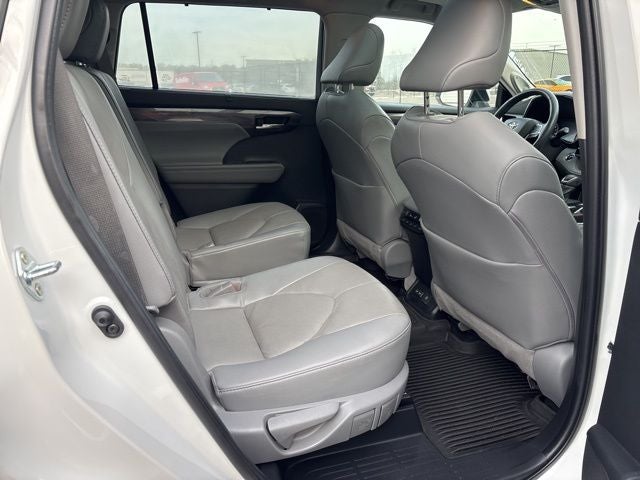 2022 Toyota Highlander Platinum
