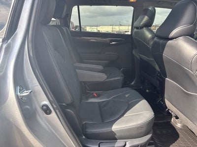 2025 Toyota Highlander Base