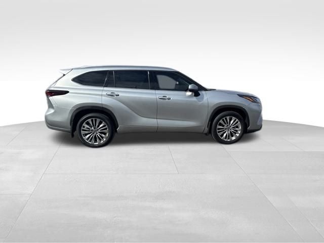 2025 Toyota Highlander Base