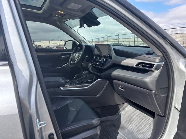 2025 Toyota Highlander Base