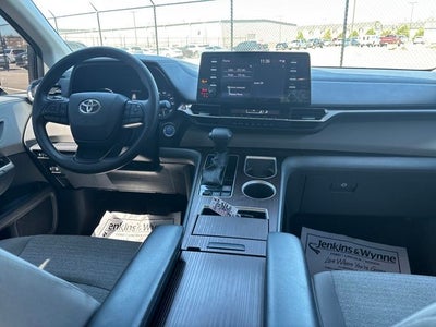 2023 Toyota Sienna LE 8 Passenger