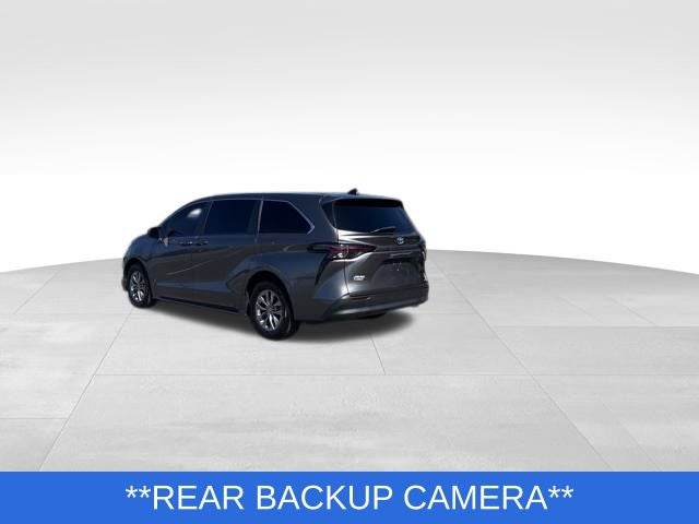 2023 Toyota Sienna LE 8 Passenger
