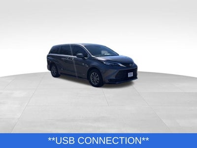 2023 Toyota Sienna LE 8 Passenger