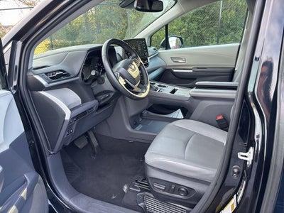 2023 Toyota Sienna XLE